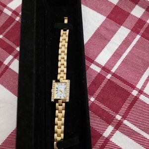 Luxurious Gold Women's Watch with Crystal Accents